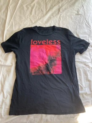 My Bloody Valentine Loveless tshirt - Bra skick, pris kan diskuteras. Officiellt merch.