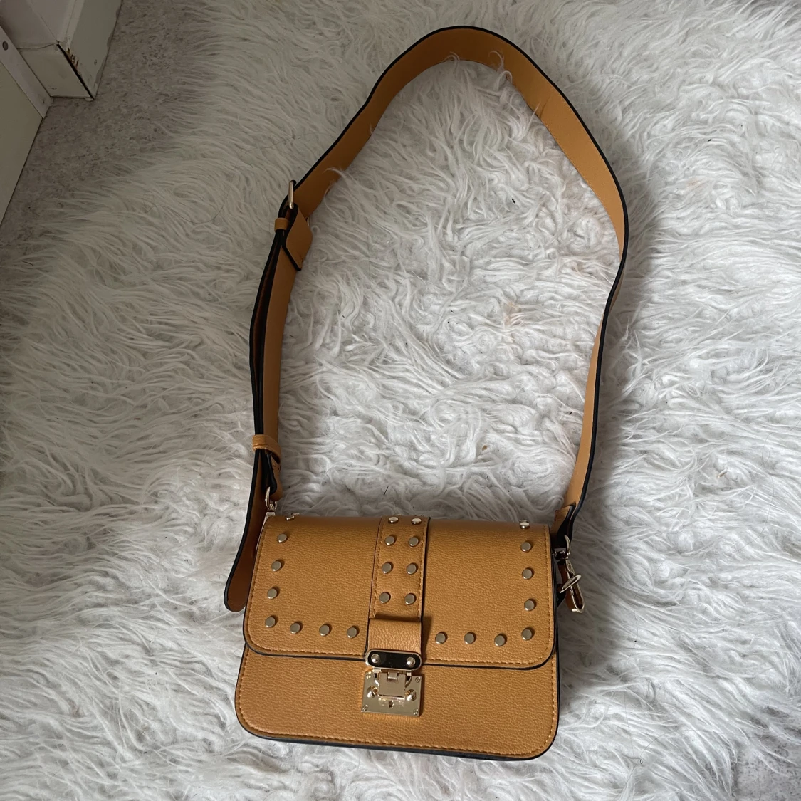 Mindre axelremsväska