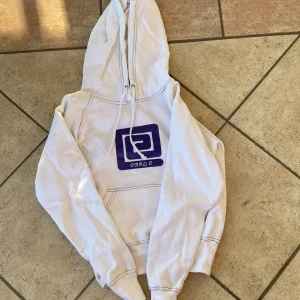 Huvtröja/hoodie - Fin hoodie/huvtröja som jag inte använder längre. 