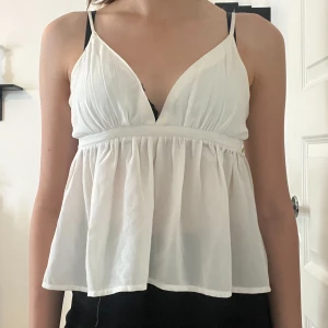 Vit topp - Finaste sommartoppen som tyvärr inte kommer till användning.