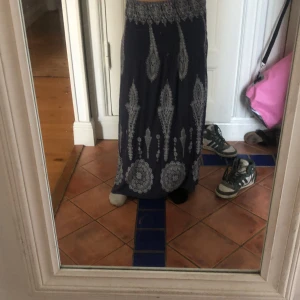 Långkjol - En jätte fin långkjol som tyvär inte kommer till användning och därav säljes