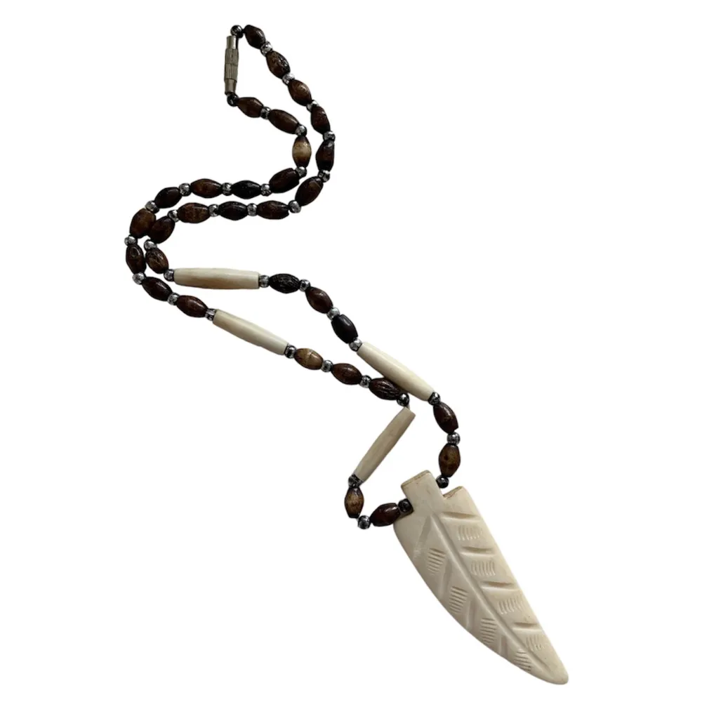 ☆ Lövblad hänge halsband. *lite tecken på användning på lövhänget (sista bilden) ☆. Accessoarer.
