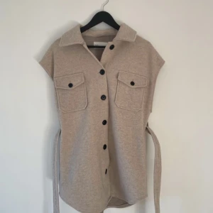 Väst - Storlek xs/34