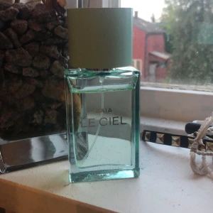 Caia perfym - Det är en perfym som jag har andvänt 3 gånger lite för stark doft för mig