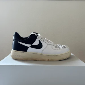 air force 1 web custom - frakt tillkommer, pris kan diskuteras, betalning sker via swish, hör av er vid frågor & intresse.