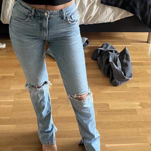 Snygga jeans med slits från zara