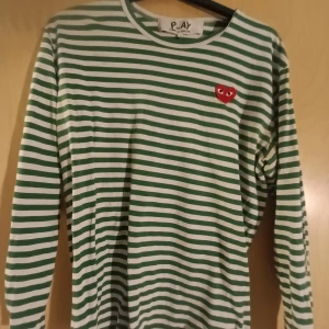 Cdg tröja - Äkta cdg tröja  7/10 codition Storlek large