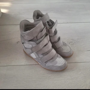 Isabel marant likande skor  - Isabel marant liknande skor i storlek 37💗 knappt använda💗