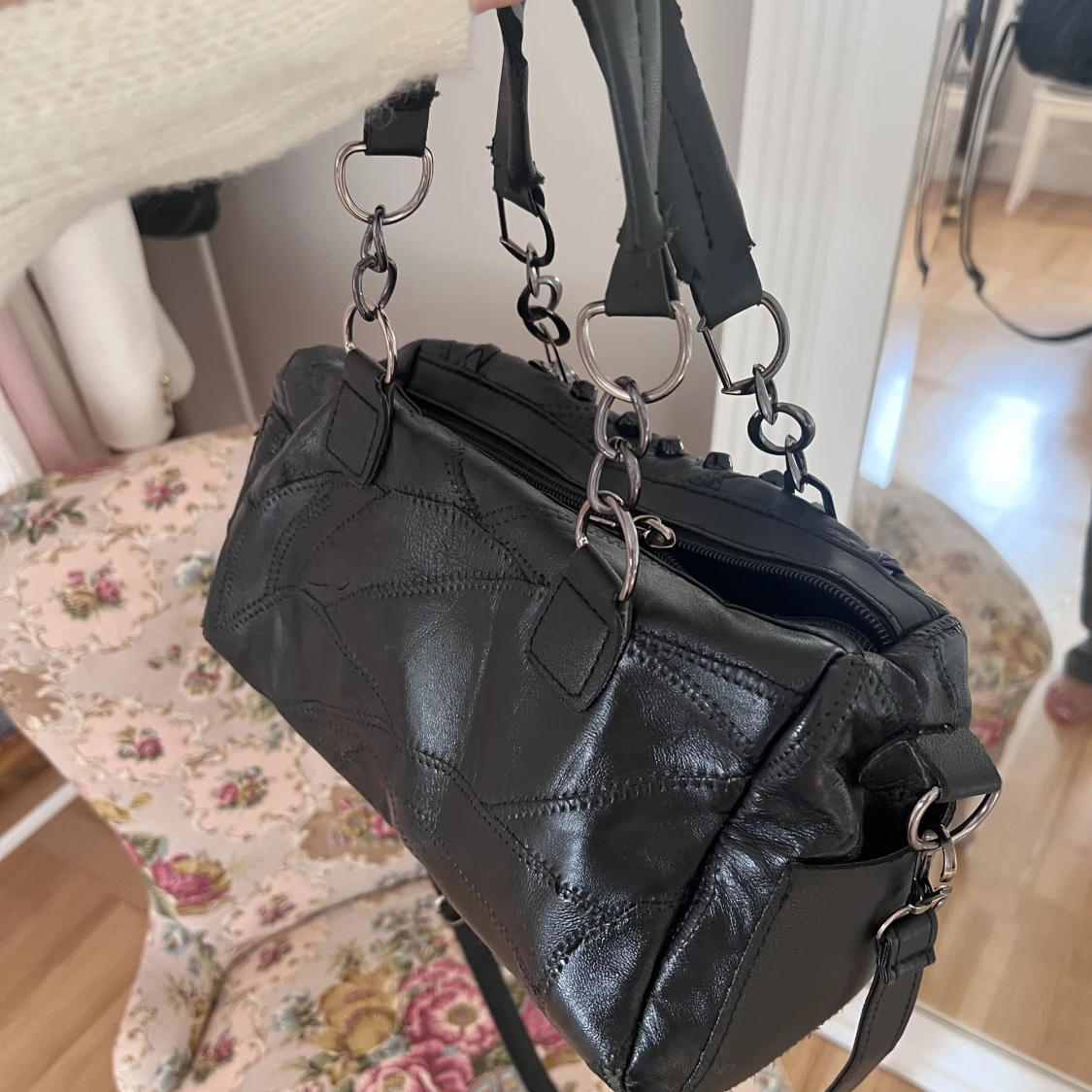 svart väska med nitar - 91