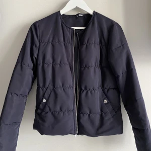 Jacka - Perfekt jacka nu till hösten☺️använd fåtal gånger, i bra skick 