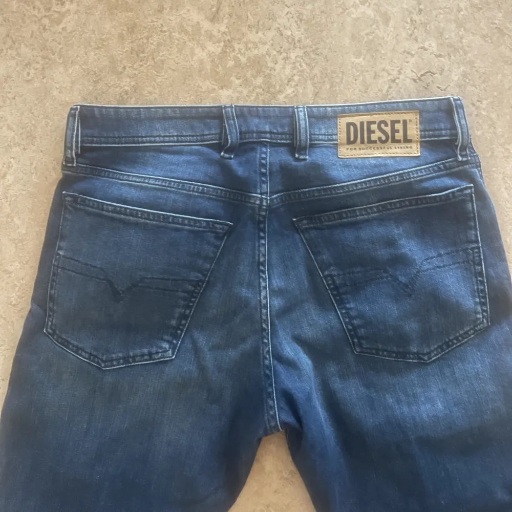 Lågmidjade jeans från märket diesel, köpt second hand. Jätte fina och fräscha❤️‍🔥W30 L32  Säljer för 300 kr💕. Jeans & Byxor.