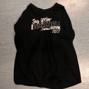 Svart tränings tröja utan armar - Super skön Har klippt armarna själv 