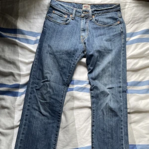 American classic Jeans! - Säljer nu mina american classic jeans som inte kommer till användning längre. De är lot 405! Kolla gärna resten av min profil, håller på och garderobränsa! Kan lösa flera varor i ett paket om det skulle önskas! Hör av er vid frågor