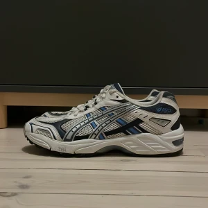 Asics gel duomax - Tja! Säljer nu dessa eftersom att jag inte använder de. Skorna är sparsamt använda och är typ i nyskick. Hoppas du vill köpa!