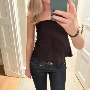 Satintopp - Såå fin svart bandeautopp i satin från Zara. Storlek S💕