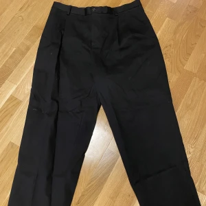 Svarta kostymbyxor  - Fina svarta kostymbyxor från zara i superbra skick! 