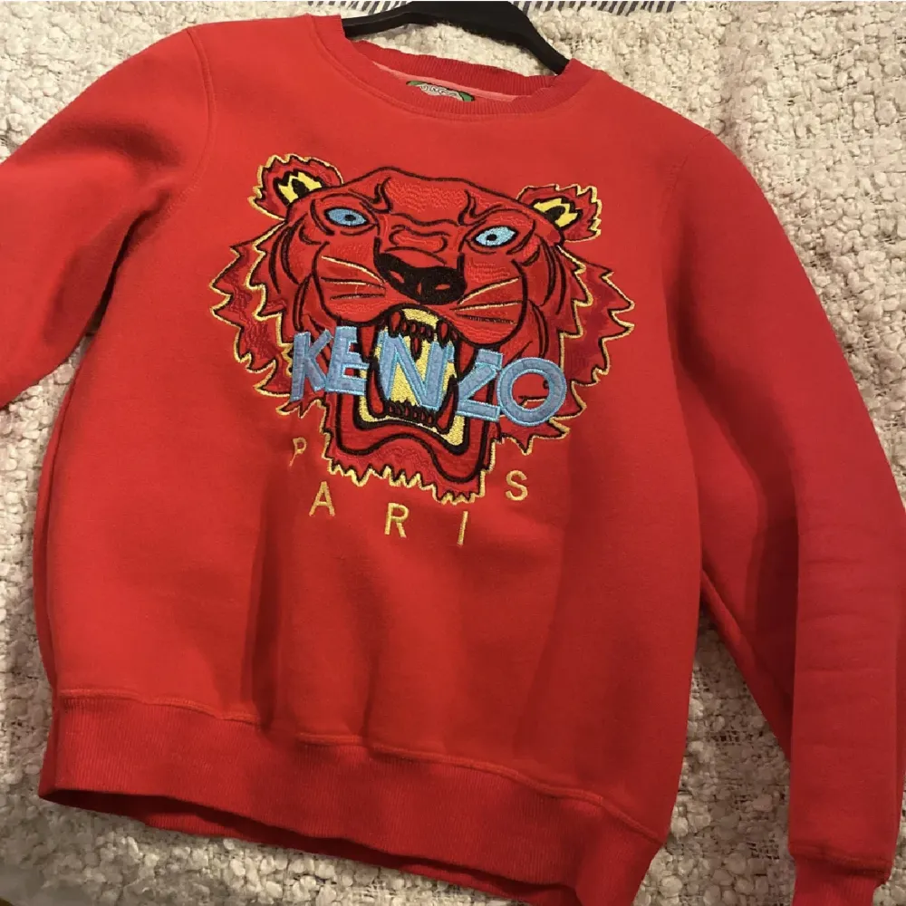super fint kenzo tröja som inte kommer till användning längre❤️storlek S. Tröjor & Koftor.