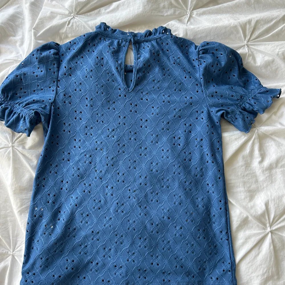 Superfin tröja från vila! Köpt något år sedan men använd ett fåtal gånger💕(köpt för 300 kr). Blusar.