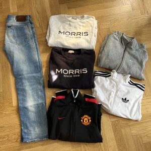 Herrkläder  - Herrkläder i storlek S och M  Lee jeans storlek W29 L32 BLAKE ( 300kr ) Nike Zip tröja: Storlek S ( 150kr ) Adidas Zip tröja: Storlek Xs/S ( 100kr ) Morris Vit tröja : Storlek S ( 250kr ) Morris svart tröja: Storlek M ( 300kr ) Nike svart zip tröja 450kr