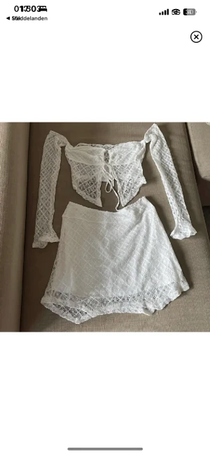 Vit kjol och topp  - Super gulligt vit set ( stickad material ish) är inte  see-through. Oanvänd lappen och allt på ❤️