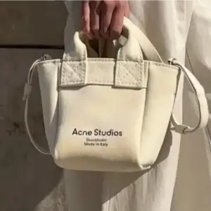 Jättesnygg handväska från Acne Studios som inte säljs längre