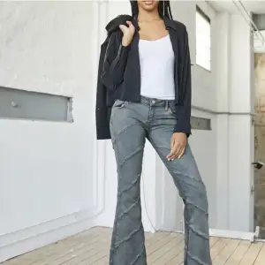 Söker dessa jeans low Rise Urban outfitters jeansen  strl 23-25