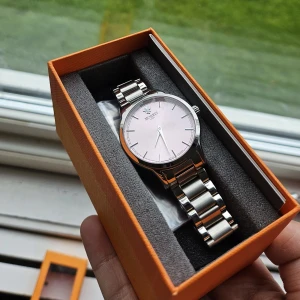 Morris klocka - Aldrig använd, får med förlängning till klockbandet. 