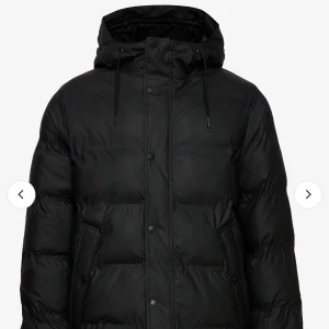 Vinter jacka - Säljer min vinter Jacka från förra vintern, från tre kronor. Jätte fint skick, skriv för fler bilder och priset kan diskuteras😊 