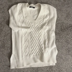 Vit väst  - Från bikbok storlek S. Aldrig använd 