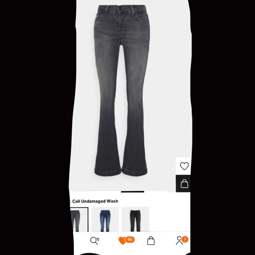 Jättefina bootcut jeans från ltb i modellen ”fallon”. Använda fåtal gånger. Perfekta i längden för mig som är 169 lång. Något små i storleken så passar mig som normalt är en s i jeans perfekt. Tvätten är svart/mörkgrå.. Jeans & Byxor.