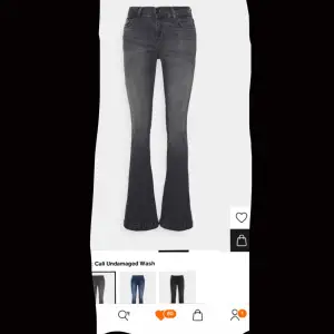 Jättefina bootcut jeans från ltb i modellen ”fallon”. Använda fåtal gånger. Perfekta i längden för mig som är 169 lång. Något små i storleken så passar mig som normalt är en s i jeans perfekt. Tvätten är svart/mörkgrå.