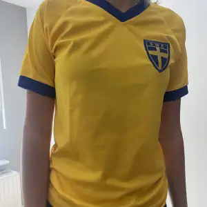 Sverige tröja som passar storlek s