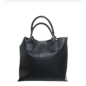 väska  - Fin väska som inte har använts från even&odd😊💞