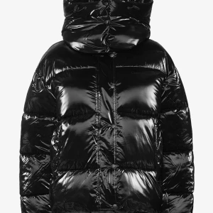 Glansig calvin Klein jacka - Säljer min ck jacka då jag inte använder den. Den är i mycket bra skick då den bara är använd ett fåtal gånger. Köparen står för frakten! 