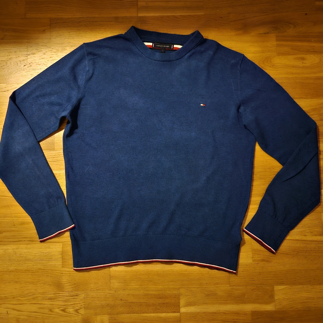 Pullover f er ån Tommy Hilfiger i storlek L