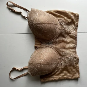 lingerie - beige lingerie topp! !jag visar inte kläder på<3!