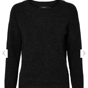 Stickad tröja  - Säljer en fin stickad tröja från VERO MODA som inte kommer till användning längre!  Tröjan är i storlek M men passar även dem som har S/XS! 
