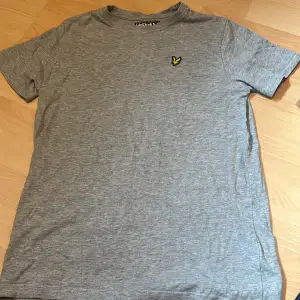 En grå Lyle&Scott T-shirt 💕 Är som Xs/s i storleken 