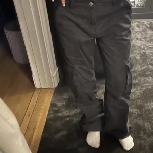 Cargobyxor - Jätte fin cargobxor från H&M Storlek 36 Har använt en gång💘