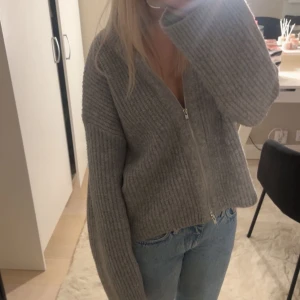 Bikbok cardigan  - Grå cardigan från bikbok storlek S❤️ nypris 499, den e använd 1 gång bara❤️ 