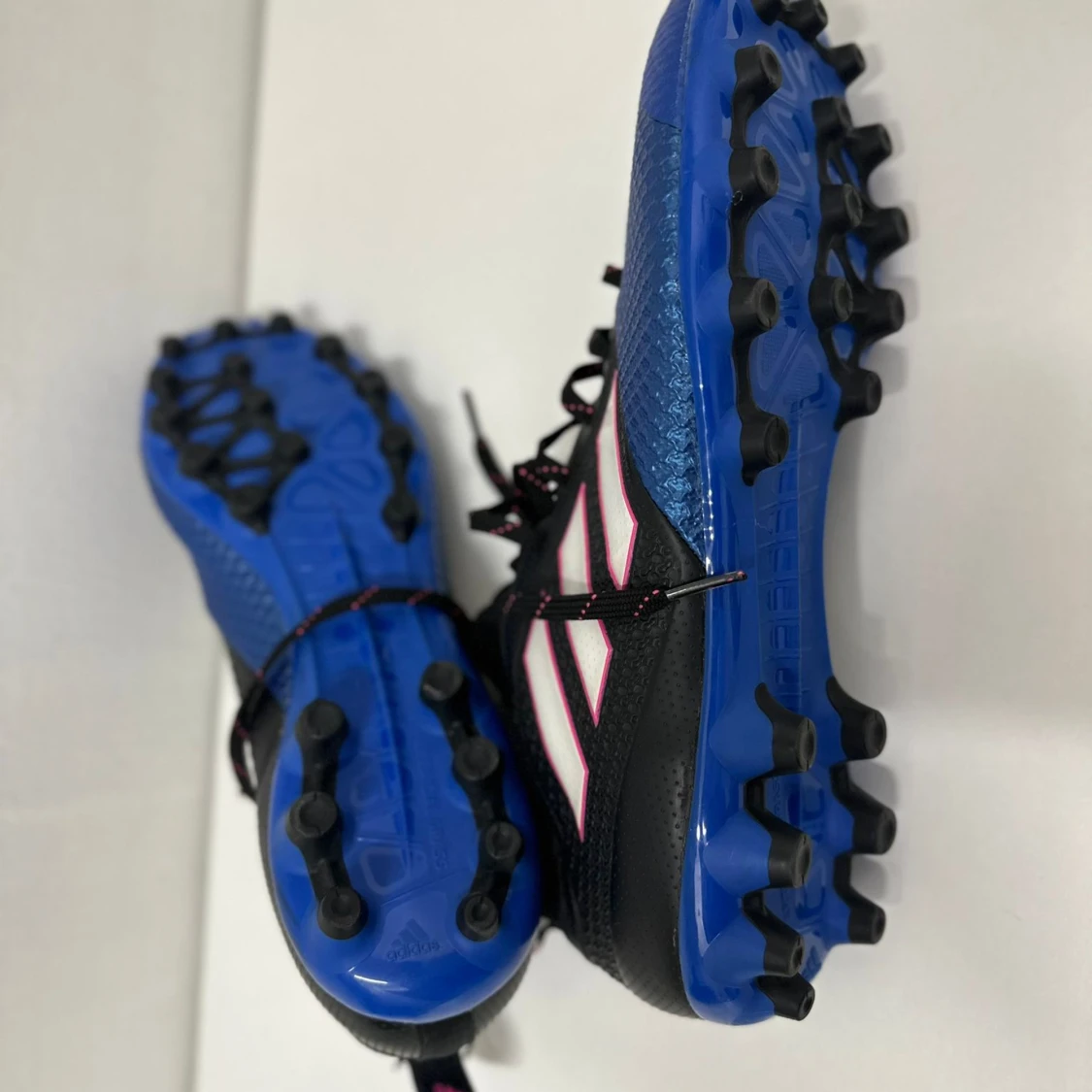 Adidas fotbollsskor - 91