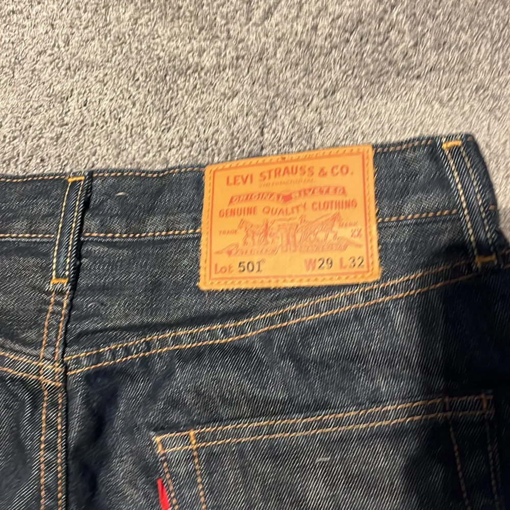 Populära 501 Levis jeans  Använda 2-3 gånger  Skriv om de är något mer ni vill veta  Kom med bud. Jeans & Byxor.