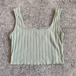 2-pack linnen - 2-pack linnen från Shein. Båda är använda fåtal gånger. Storlek M i båda.  Båda för 20kr, annars 15kr/styck. Köparen står för frakten! 