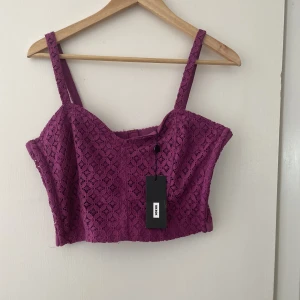 Ny croptop- L - Oanvänd i storlek L 