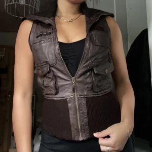 skinn väst - söt skinnväst som inte kommer till användning💋