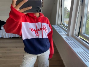 Hoodie  - Jättefin hoodie i storleken S från NewYorker. Knappt använd. 