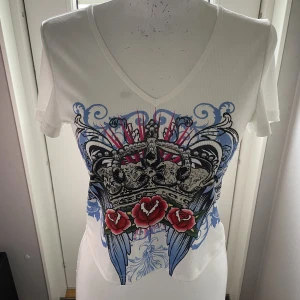 Y2k topp med tryck  - Ribbad och knappt använd. 