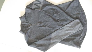 Icaniwill  - Set med halfzip stl S, sporttop stl XS samt leggings stl XS i nyskick! 