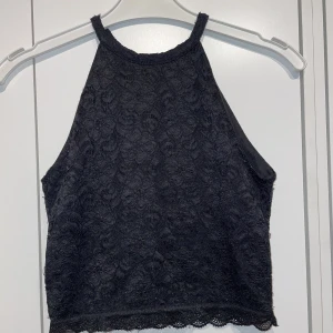 Linne från Bik bok💕 - Ett fint linne med ett fint mönster är storlek S men passar xs också säljs pga att jag inte använder det längre!💕