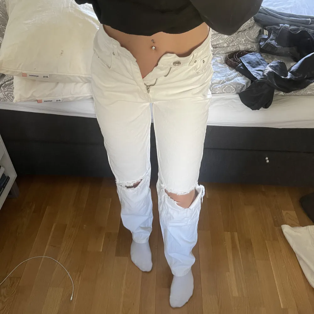 mid waist jeans från ginatricot, aldrig använda 💛💛. Jeans & Byxor.